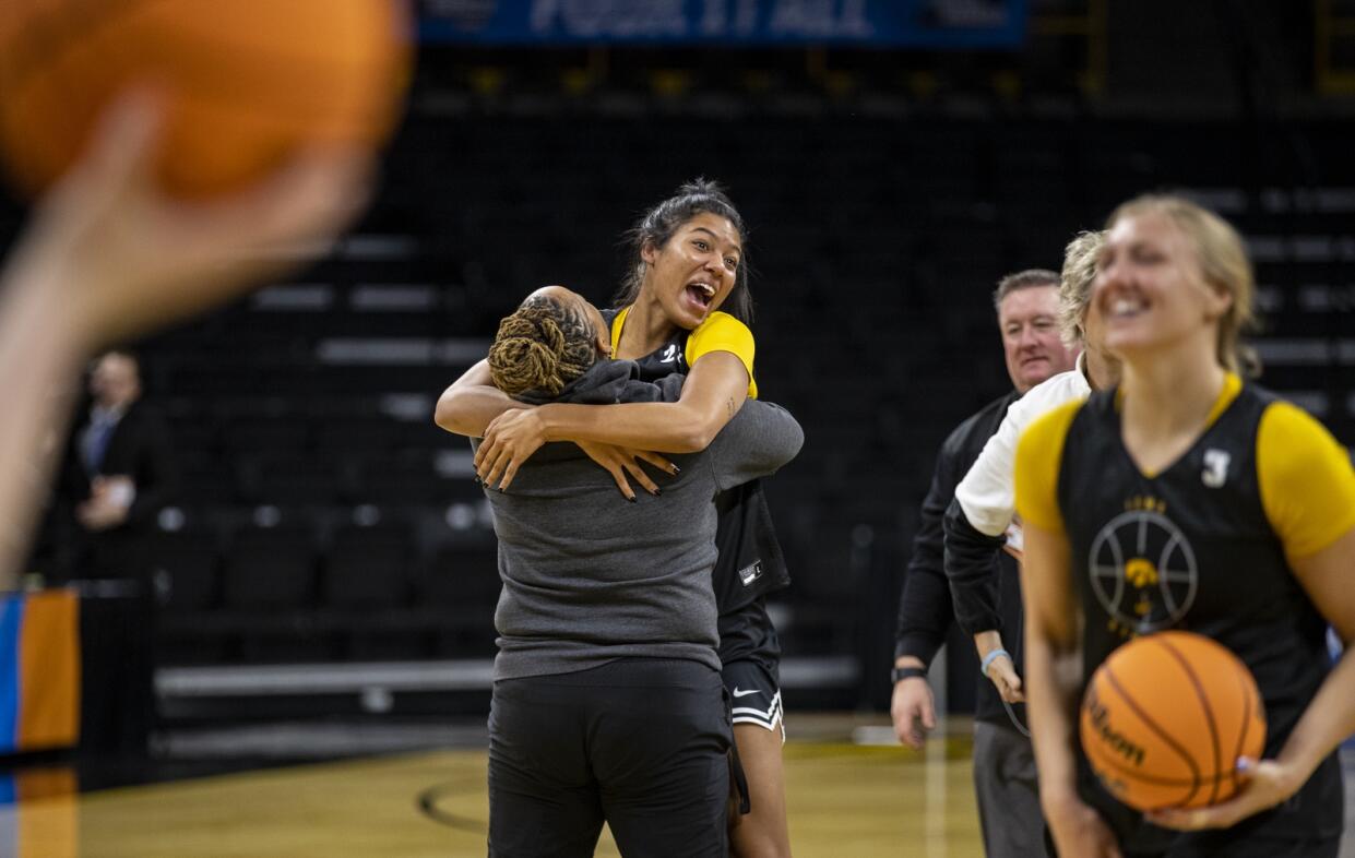 Photo of Jada Gymamfi and her team | Photo by Savannah Blake from The Gazette 